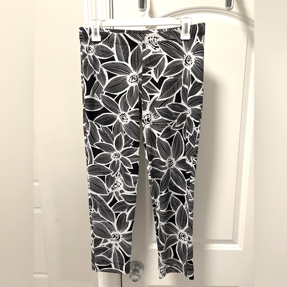 Clara Sunwoo Black and White floral Print ankle pull on pants
